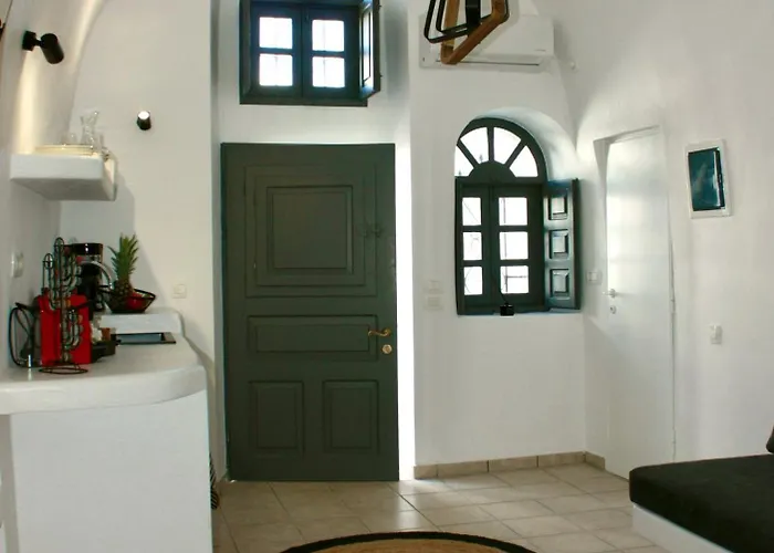 Villa The Wine Cellar House By A Terre Cave Fira (Santorini)