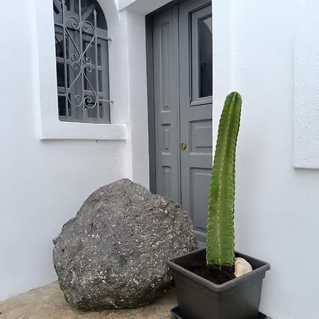 The Wine Cellar House By A Terre Cave Fira (Santorini)